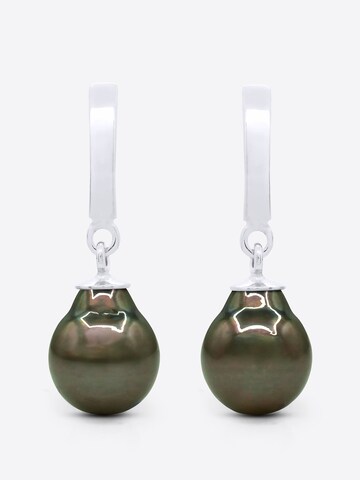 Orecchini 'OROPUKA' di Ateliers Saint Germain in bianco: frontale