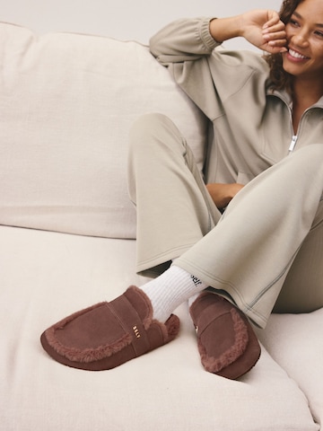 self. Slipper in Brown