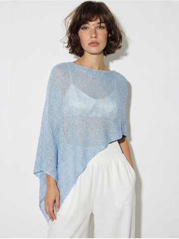 Mantellina di Bianco Lucci in blu: frontale