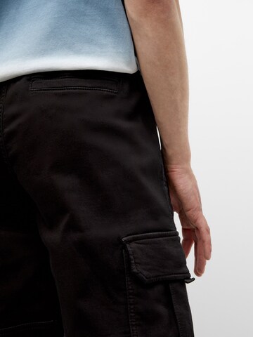 Pull&Bear Дънки Tapered Leg Карго панталон в черно