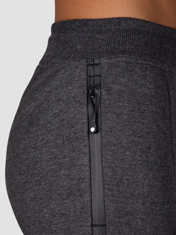 MOROTAI - Tapered Pantalón deportivo 'Comfy Performance' en gris