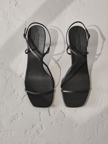 Next Sandalen met riem 'Signature Premium' in Zwart