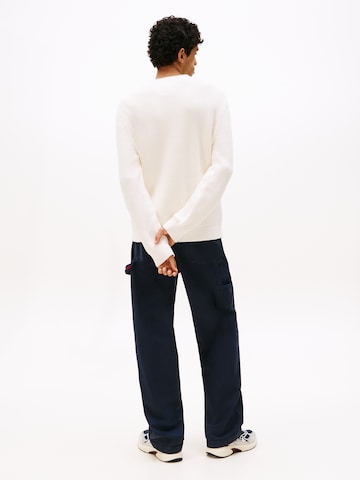 Pull-over Tommy Jeans en blanc