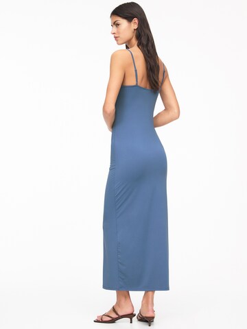 Abito di Pull&Bear in blu