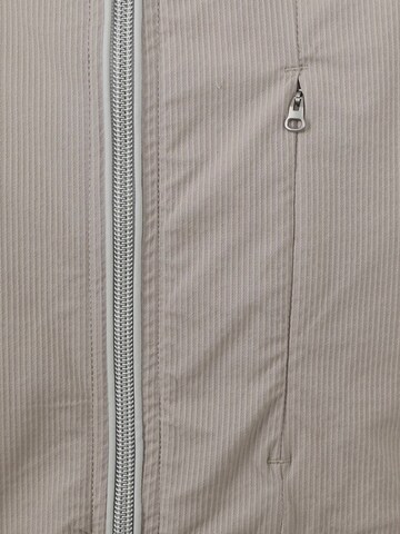Suitable Winter coat in White