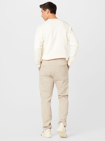 Regular Pantalon Kosta Williams x About You en beige