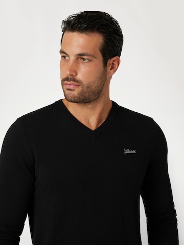 GUESS Sweater in Black