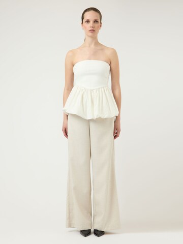 Top 'YASFera' di YAS in bianco