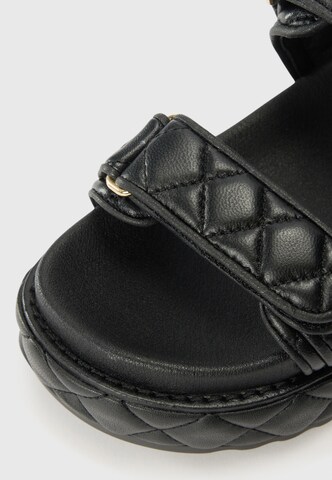 STEVE MADDEN Sandals 'Bigmona' in Black
