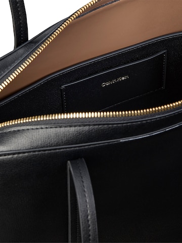Calvin Klein Shoulder bag in Black