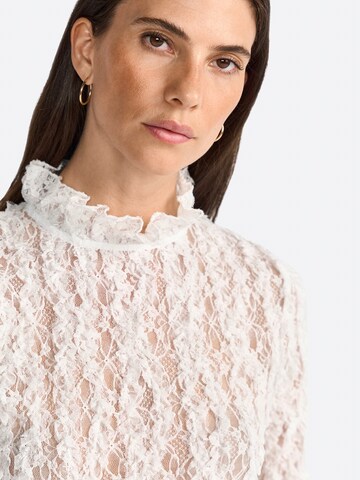 Rich & Royal - Blusa en blanco