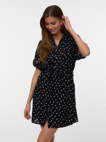 Robe-chemise 'VMBUMPY' VERO MODA en noir : devant