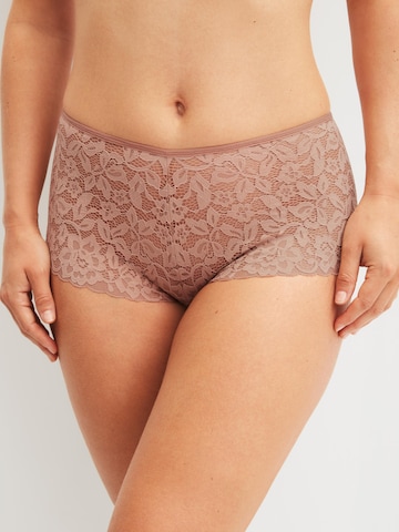 Panty 'Natural Comfort Lace' di CALIDA in beige