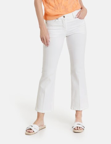 GERRY WEBER Flared Jeans in White: front