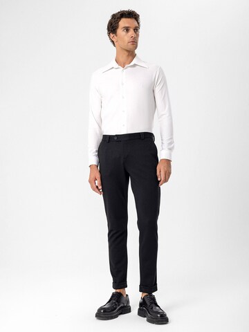 Antioch Slimfit Hose in Schwarz