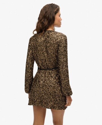 Robe Superdry en or