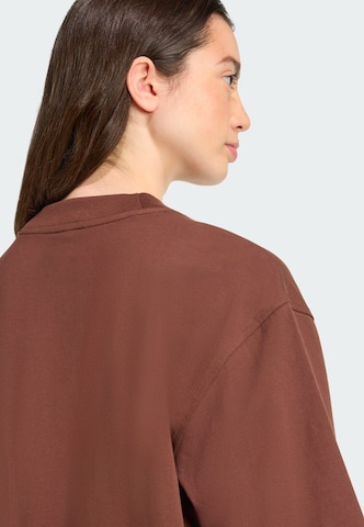 ADIDAS ORIGINALS Shirt 'Essentials Linear' in Bruin