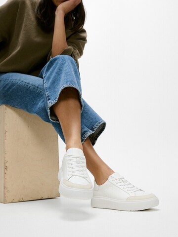 FitFlop Sneakers in White: front