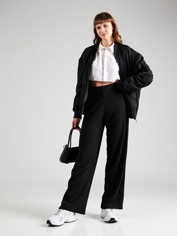 regular Pantaloni 'Elaine Trousers' di ABOUT YOU in nero