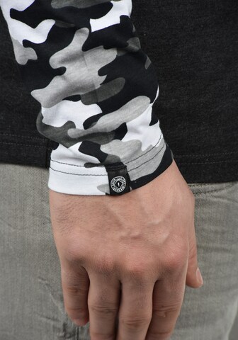 Maglietta 'Cajus' di !Solid in grigio