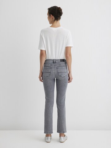 Mavi Slimfit Jeans 'KENDRA' in Grau