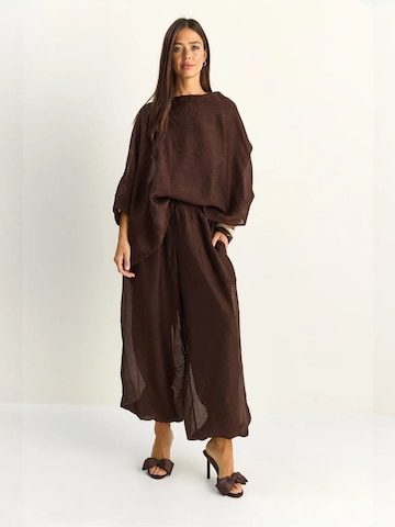 Completo pantalone di Bianco Lucci in marrone: frontale
