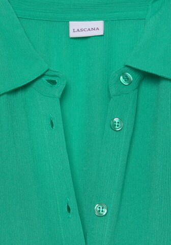 LASCANA Рокля тип риза в зелено