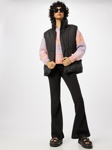 Gilet 'Mai' di WEEKDAY in nero