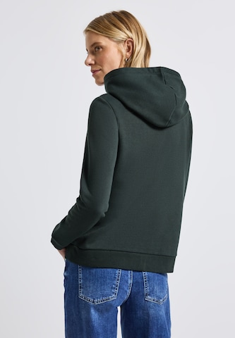 STREET ONE Sweatshirt in Grün