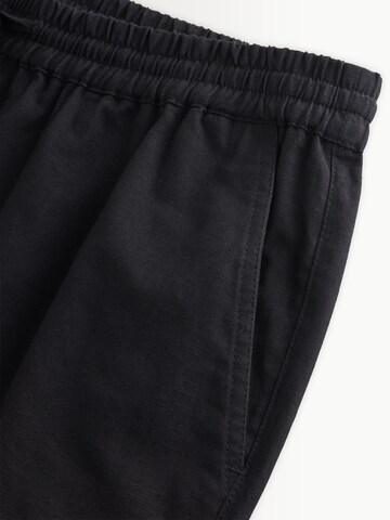 Regular Pantaloni de la Next pe negru