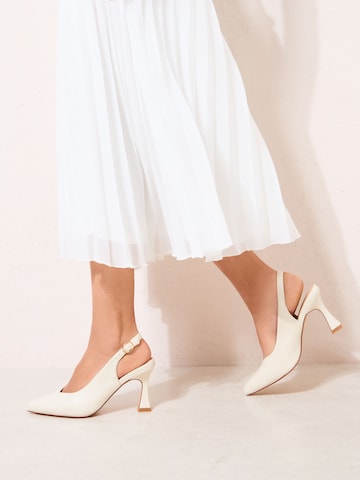 Friends Like These Slingpumps in Beige