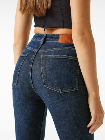 Bershka Flared Jeans in Blau