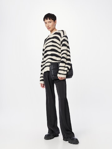 InWear Svetr 'Osa' – černá