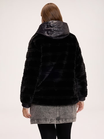 Cappotto invernale di Fiorella Rubino in nero