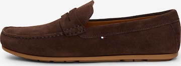 TOMMY HILFIGER Mocassins 'Suede Driver' in Bruin: voorkant