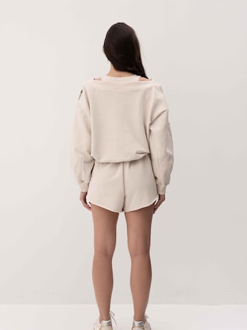 Sweat-shirt 'VALLURE' FEMSSY en beige