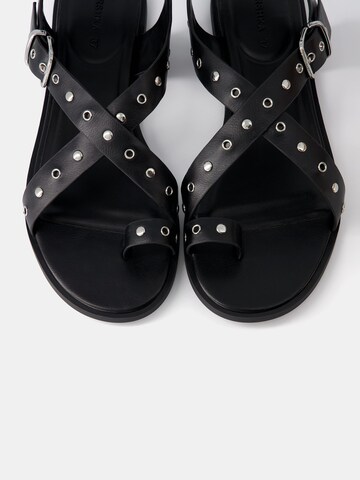 Flip-flops de la Bershka pe negru