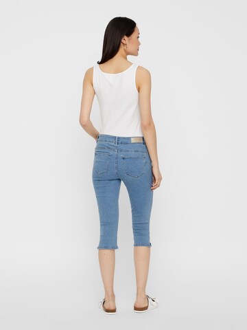 Slimfit Jeans 'Hot Seven' de la VERO MODA pe albastru