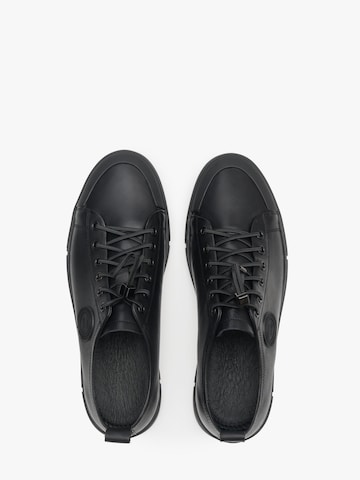 Baskets basses '12142' Estro en noir