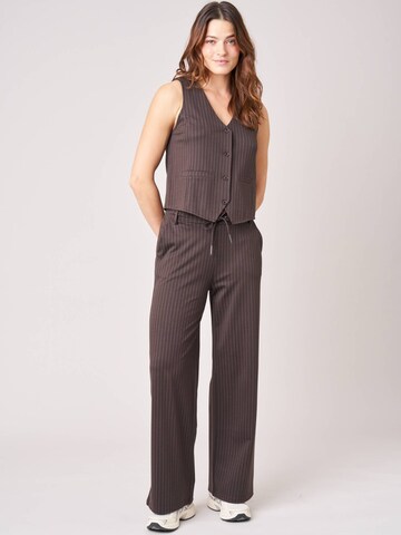 Deeluxe Loosefit Hose‌ in Braun