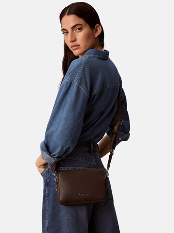 Calvin Klein Kameraväska i brun