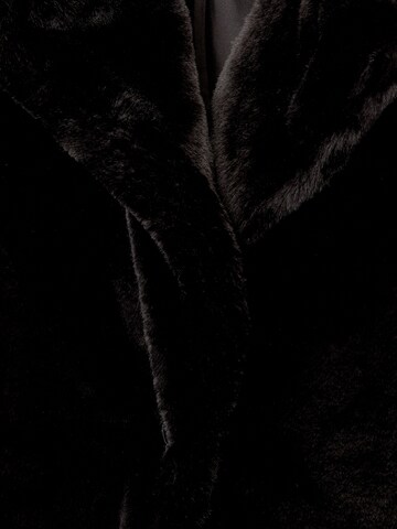 Cappotto di mezza stagione di Pull&Bear in nero