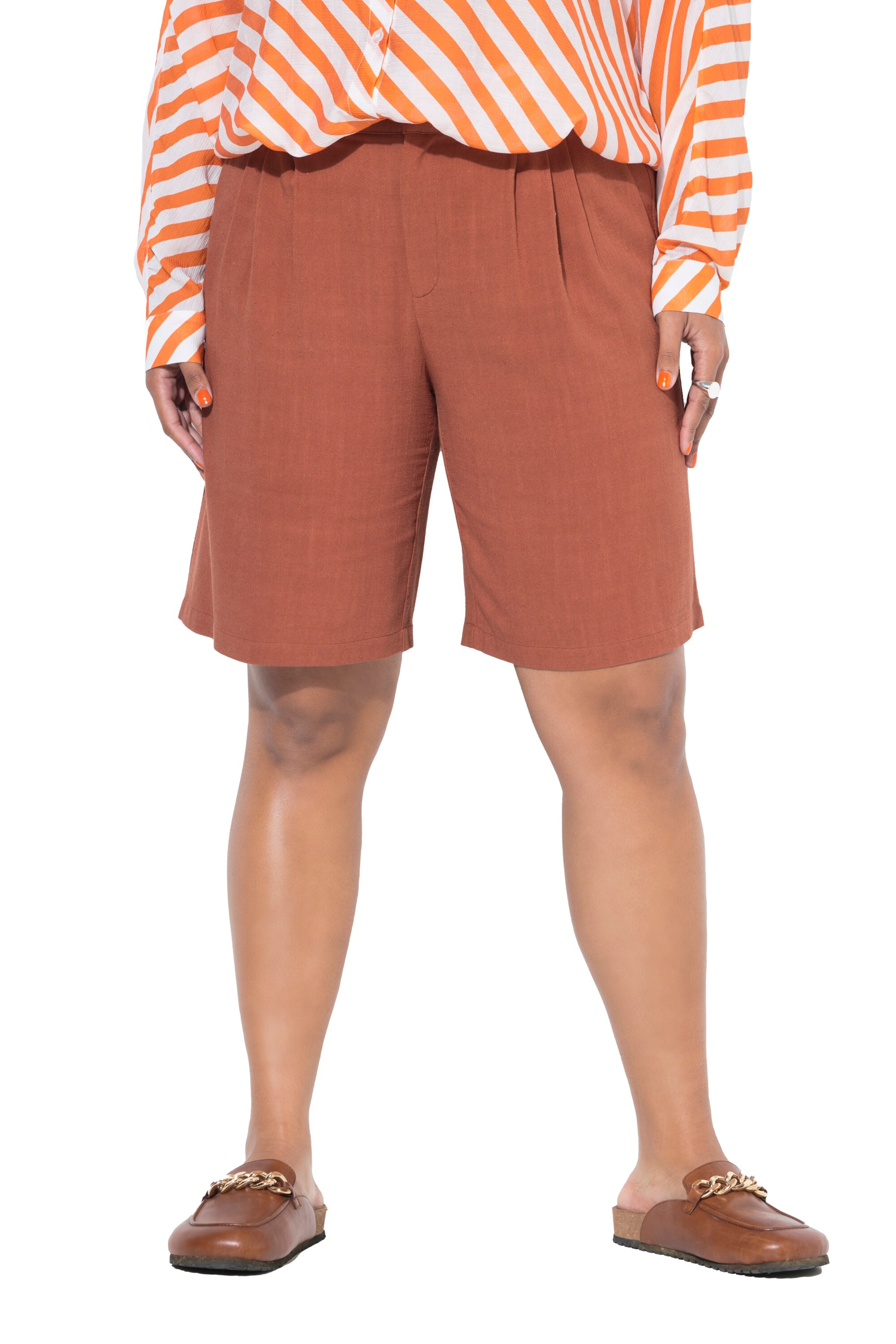 Studio Untold Loosefit Shorts in Braun: Vorderseite