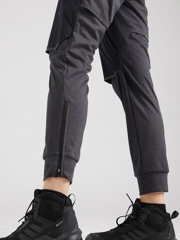 On Tapered Workout Pants in Black