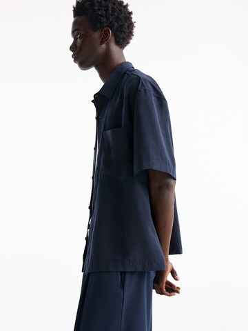 Pull&Bear Comfort Fit Hemd in Blau