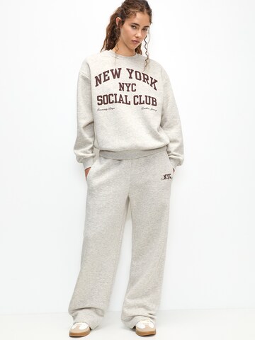 Pull&Bear Široký strih Nohavice - Sivá