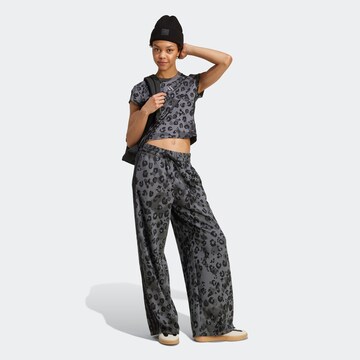ADIDAS SPORTSWEAR Wide Leg Sporthose in Grau