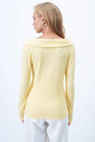 Tricou de la Trend Alaçatı Stili pe galben