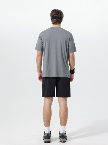 YOUTHUP Performance Shirt 'Feuchttrans' in Grey