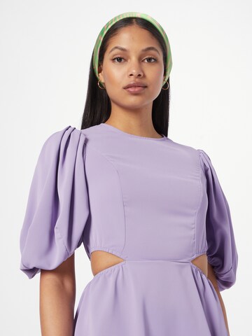 Robe de cocktail AX Paris en violet